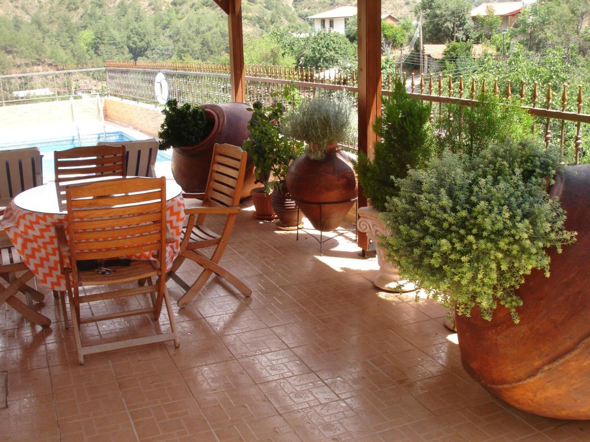 The Love Holiday House Tris Elies Exterior photo