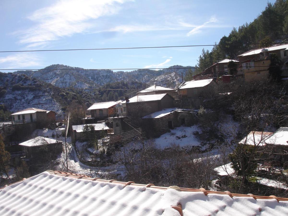 The Love Holiday House Tris Elies Exterior photo