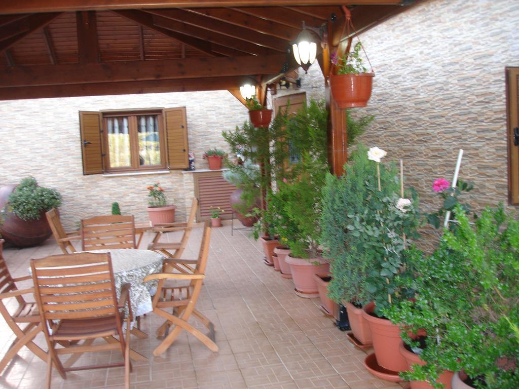 The Love Holiday House Tris Elies Exterior photo