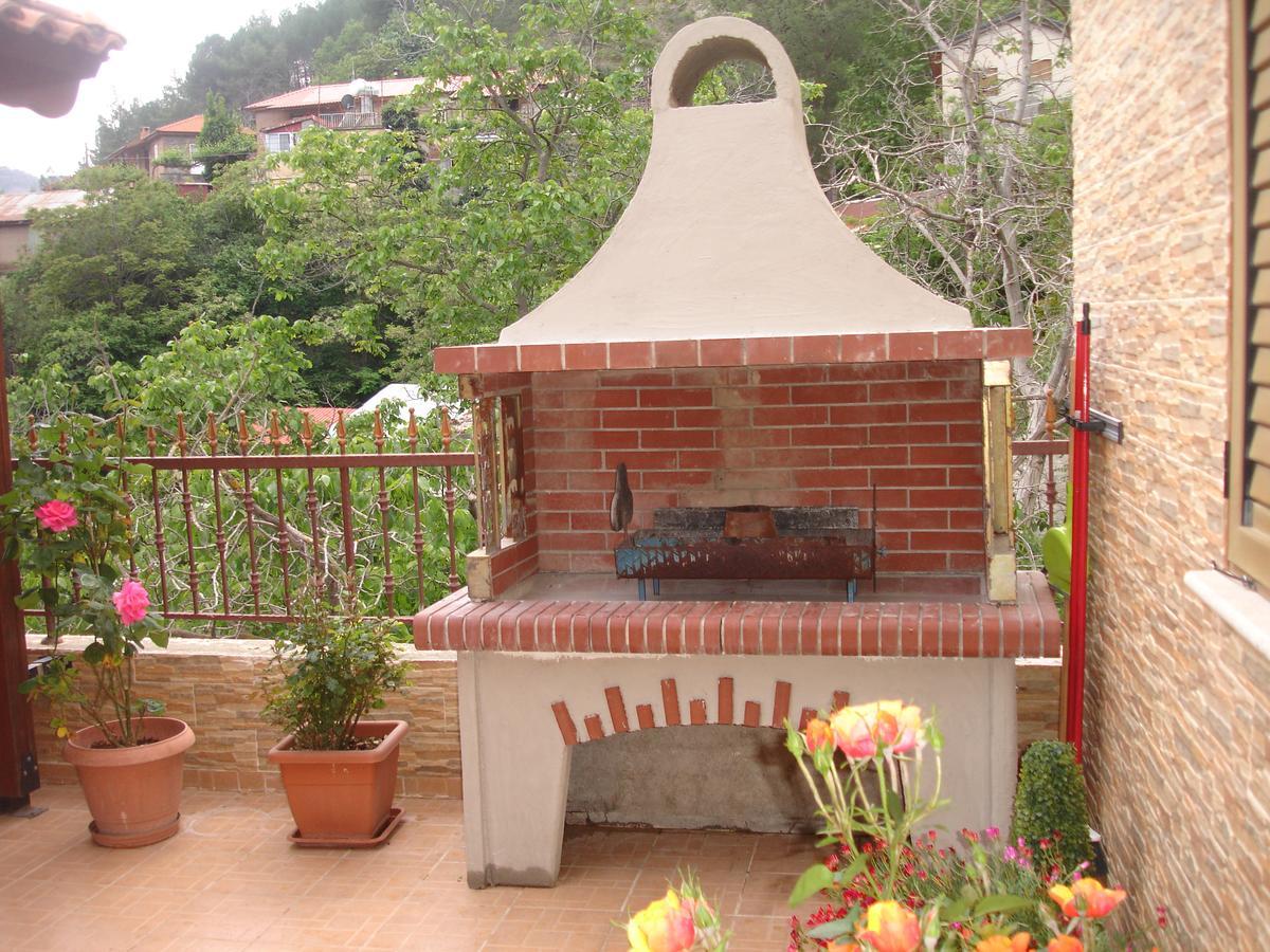 The Love Holiday House Tris Elies Exterior photo